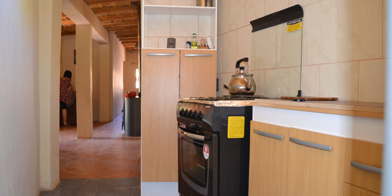 En la cocina tienes todo lo necesario para cocinar cocina completa con refrigerador